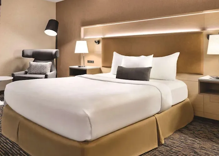 Hotel Wyndham Garden Conference Center - Urbana 3*