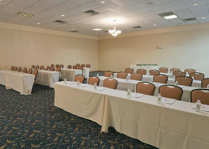 Wyndham Garden Conference Center - Urbana Hotel