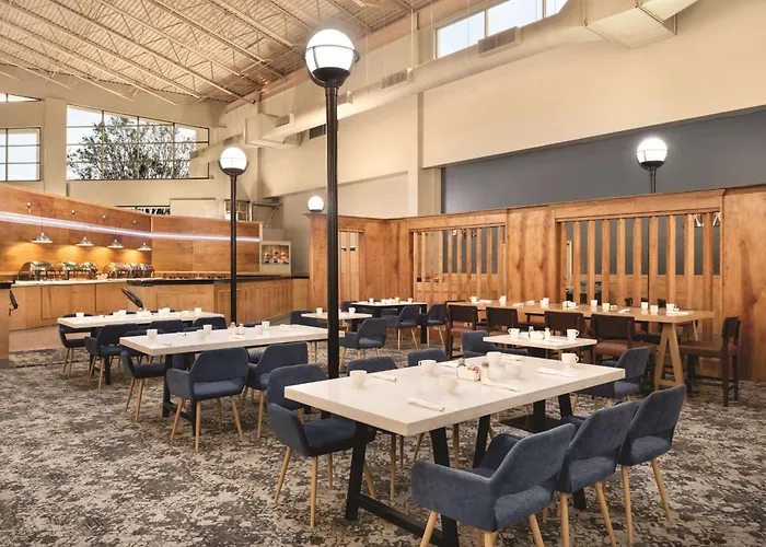 Hotel Wyndham Garden Conference Center - Urbana 3*