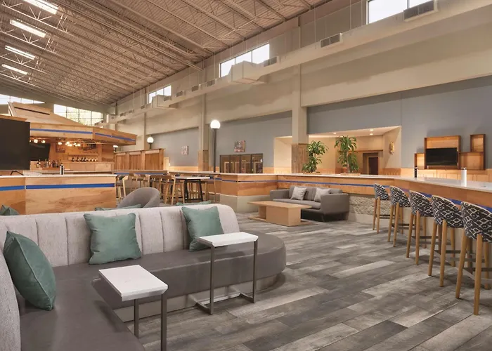 Wyndham Garden Conference Center - Urbana Hotel