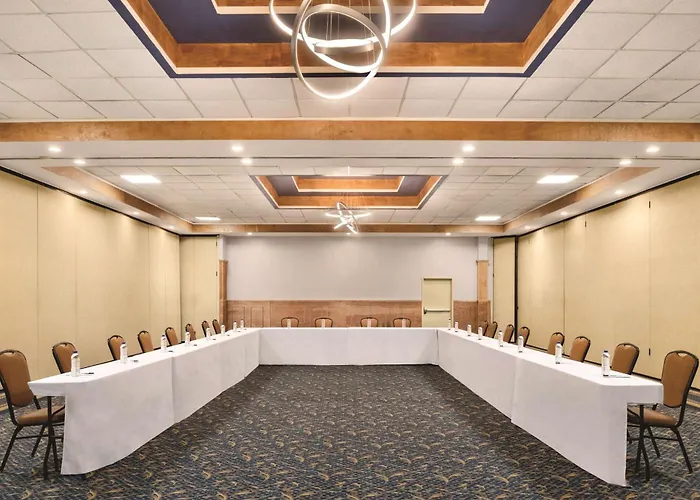 Wyndham Garden Conference Center - Urbana Hotel Champaign