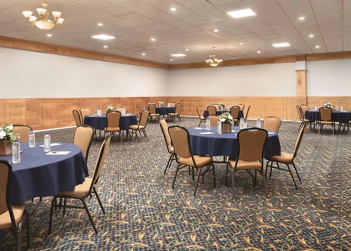 Wyndham Garden Conference Center - Urbana Hotel Champaign