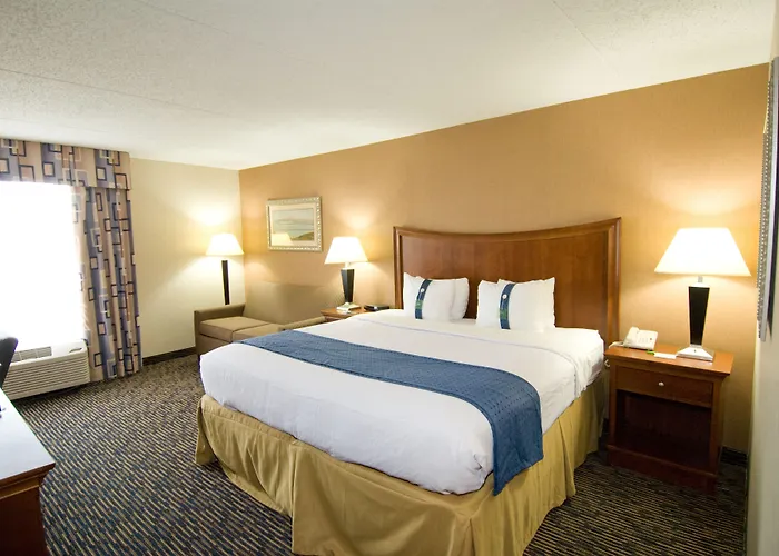 Wyndham Garden Conference Center - Urbana Hotel