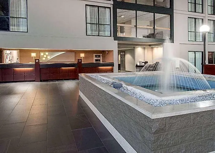 Wyndham Garden Conference Center - Urbana 3*