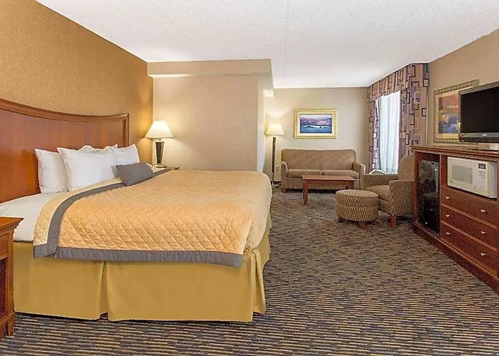Wyndham Garden Conference Center - Urbana Hotel