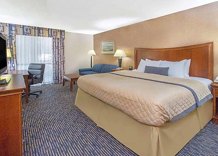 Wyndham Garden Conference Center - Urbana 3*