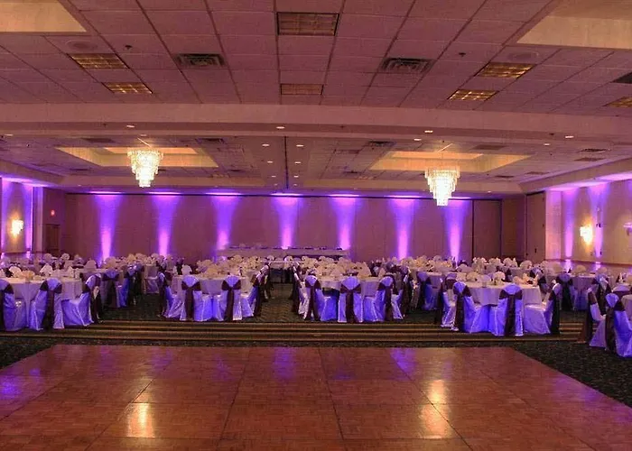 Hotel Wyndham Garden Conference Center - Urbana 3*